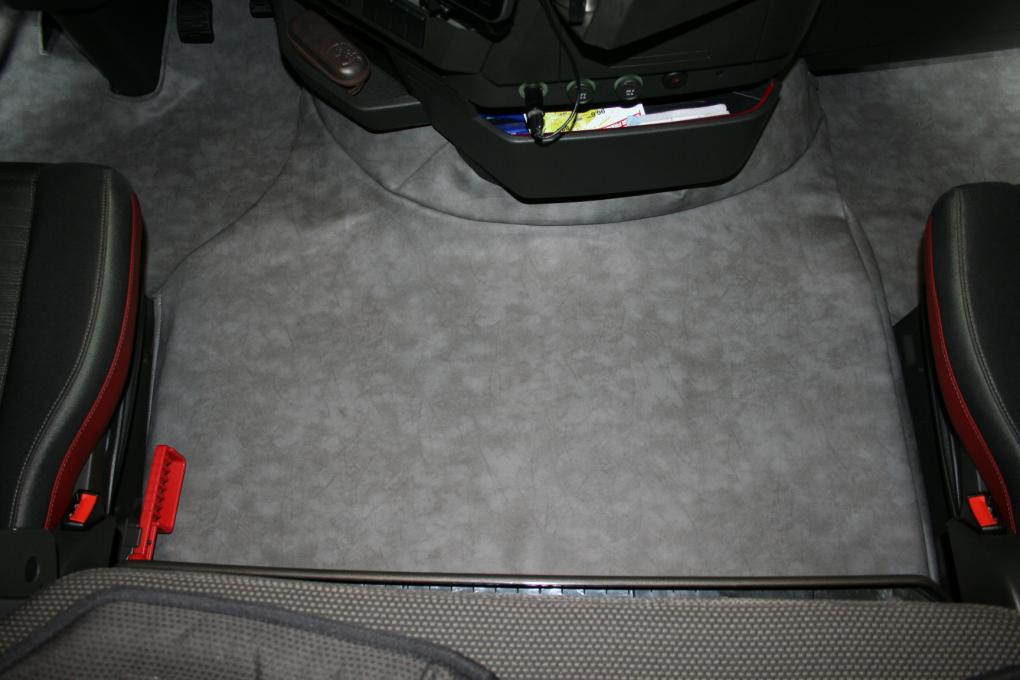 Enginetunnel Covers And Floor Mats In Smooth Leather Look